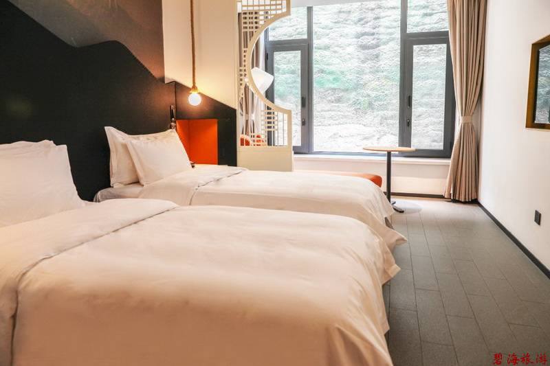 承德金山嶺長(zhǎng)城大酒店咨詢預(yù)定電話18633570222 15703350808 承德金山嶺長(zhǎng)城大酒店咨詢預(yù)定電話18633570222 15703350808